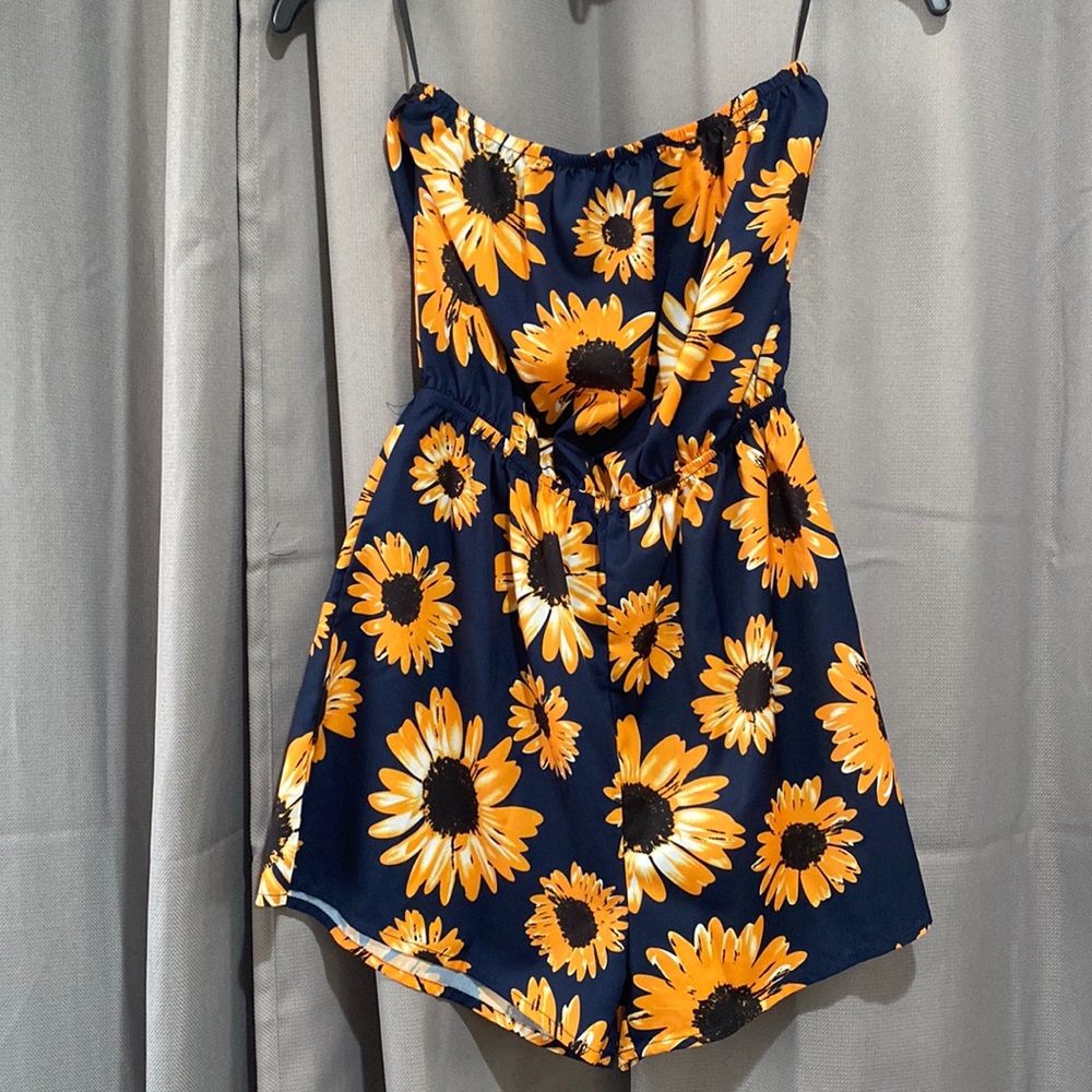 Sleeveless sunflower patterned romper